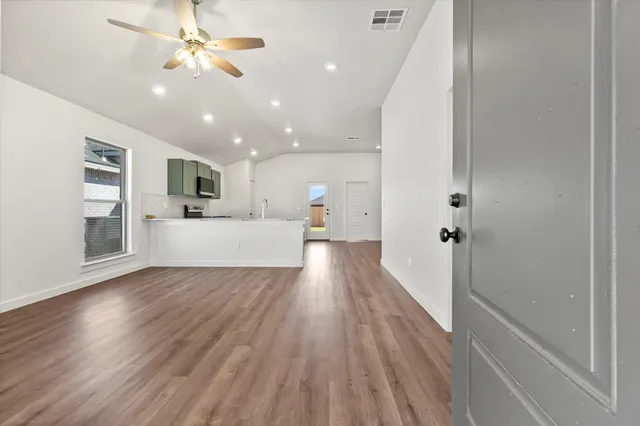Photo 3 — 1305 Trenton Avenue, Lubbock, TX 79416