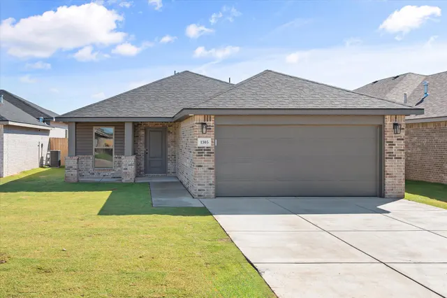 Photo 2 — 1305 Trenton Avenue, Lubbock, TX 79416