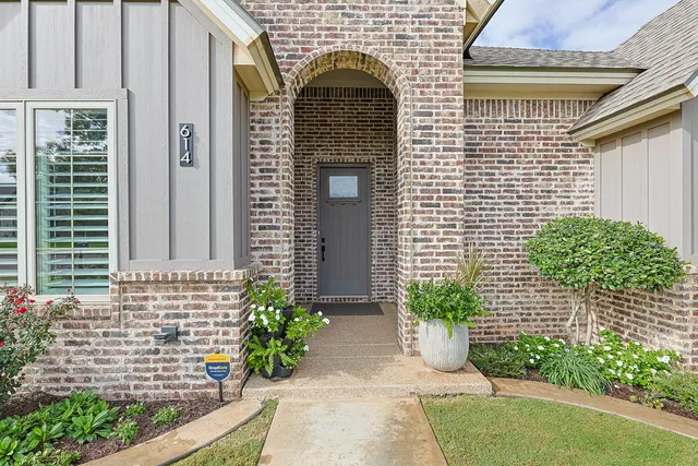 Photo 2 — 614 Calvin Drive, Wolfforth, TX 79382