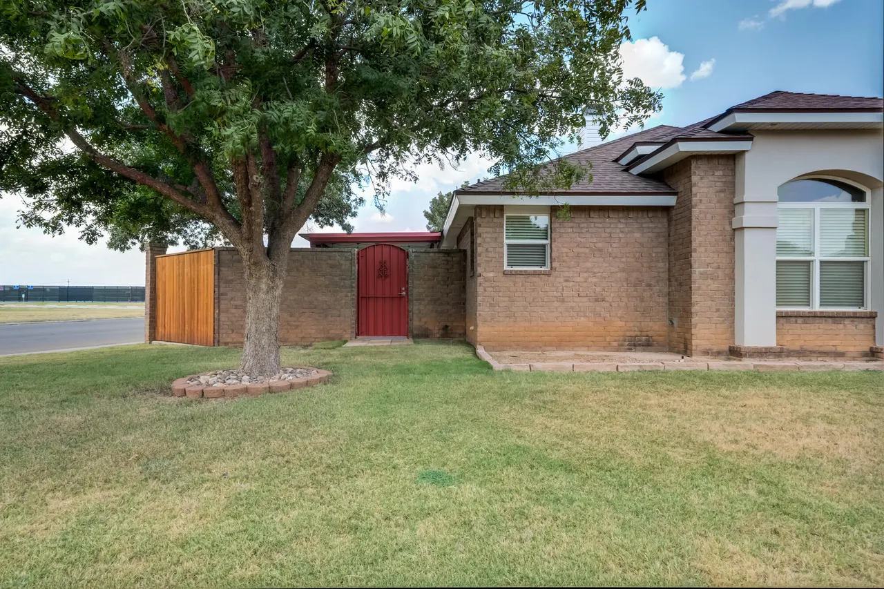 Photo 11 — 3116 102nd Street, Lubbock, TX 79423