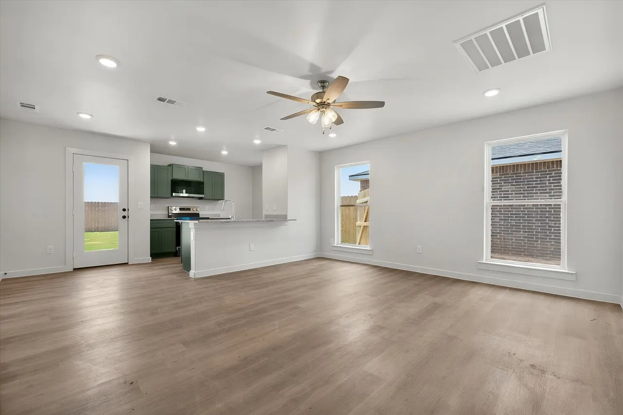 Photo 4 — 7431 64th Street, Lubbock, TX 79407