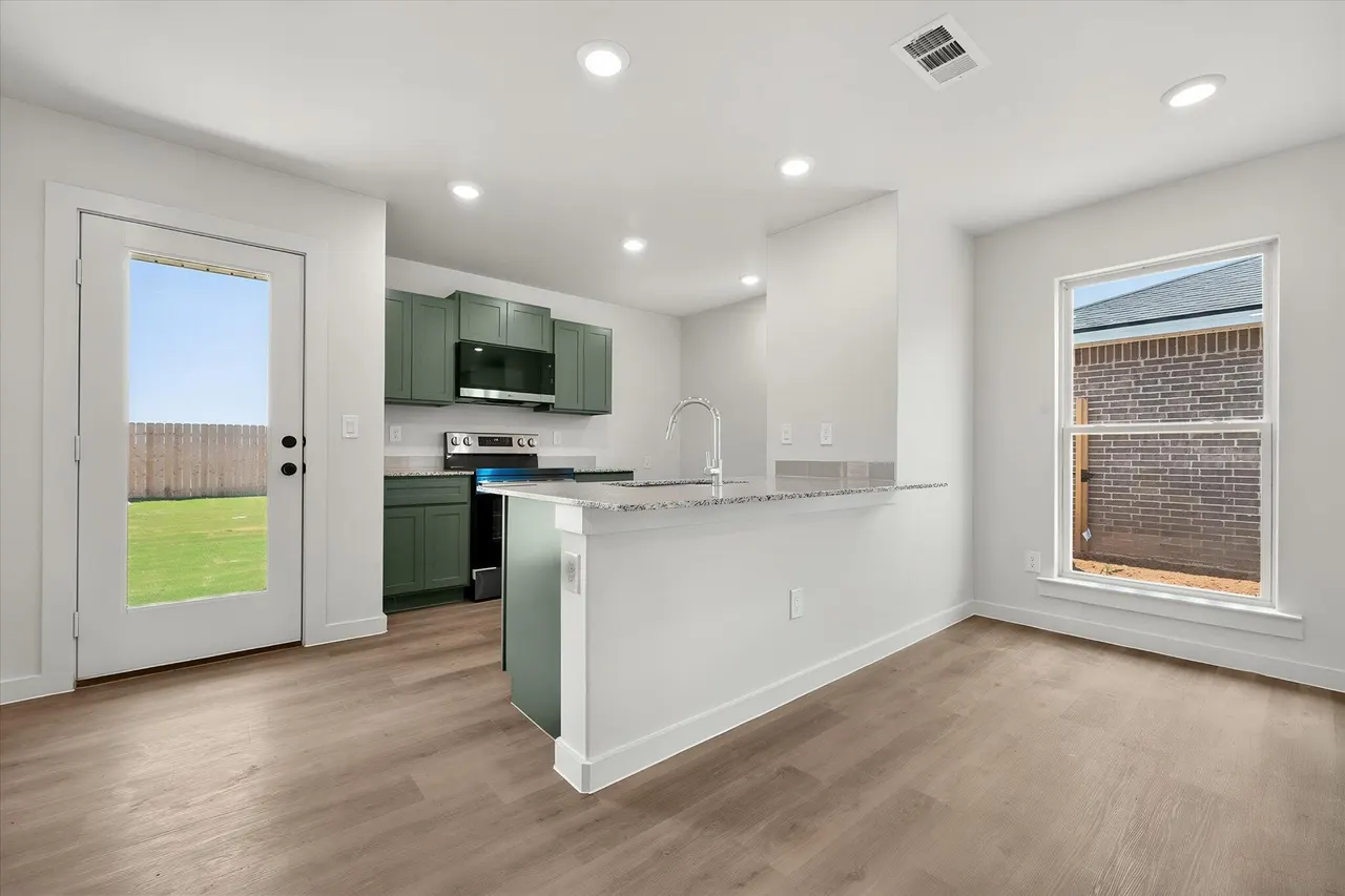 Photo 10 — 7431 64th Street, Lubbock, TX 79407