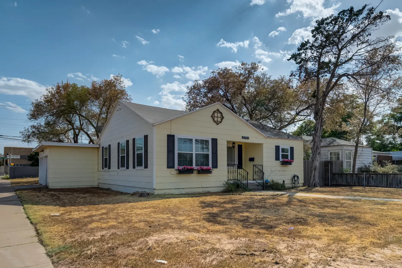 Photo 6 — 2701 33rd Street, Lubbock, TX 79410
