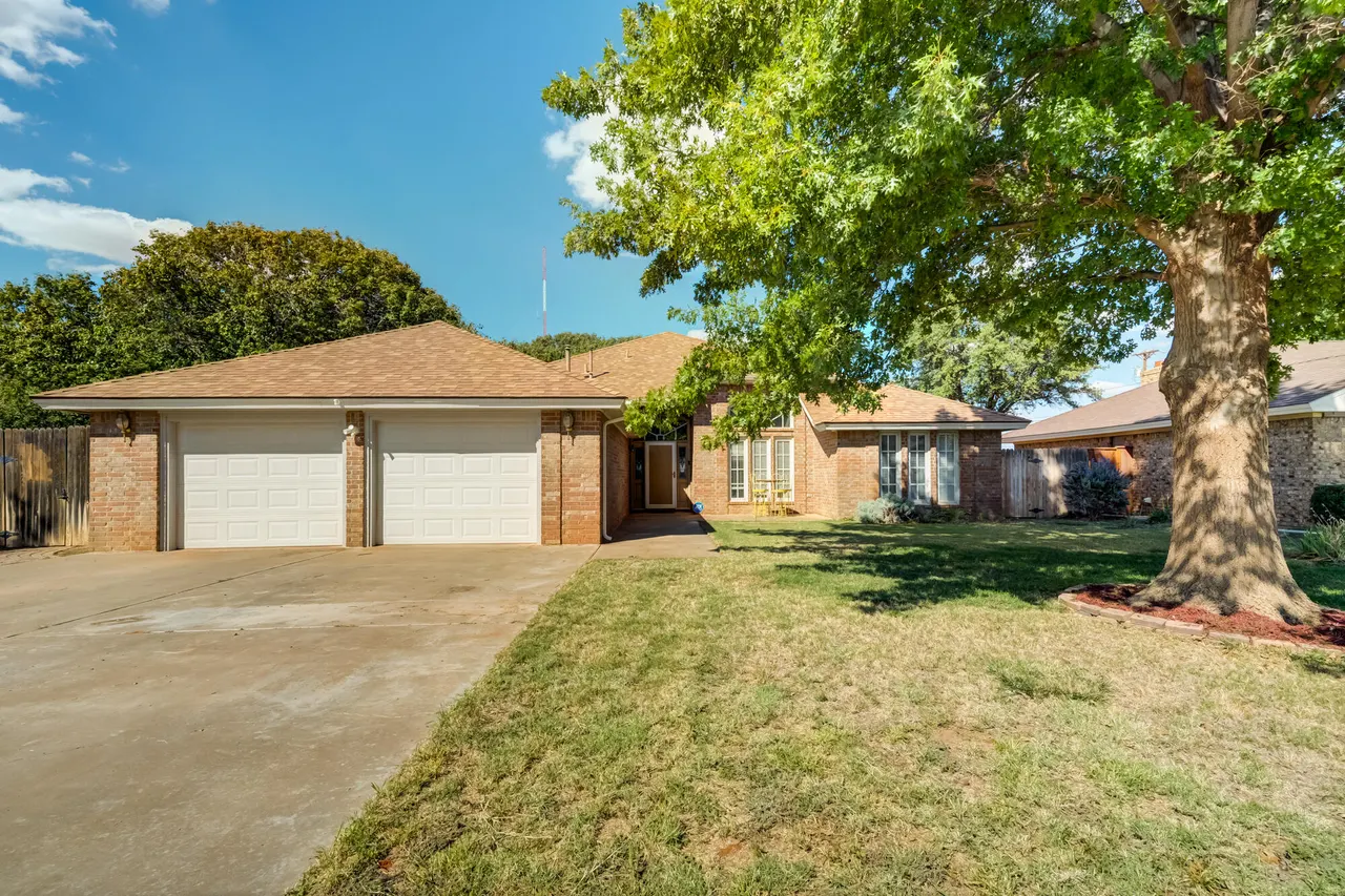 Front exterior — 1725 E Broadway Street, Brownfield, TX 79316