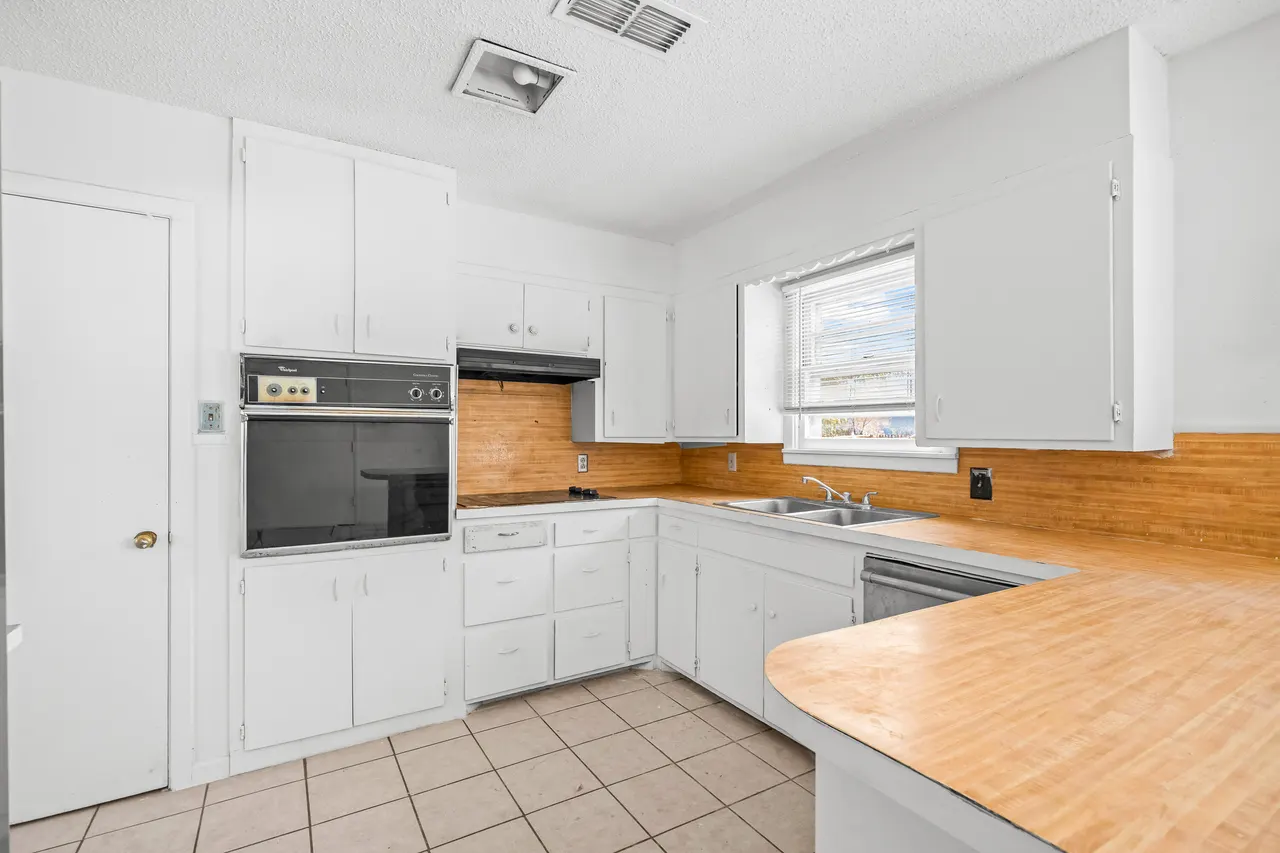 Photo 12 — 1613 43rd Street, Lubbock, TX 79412
