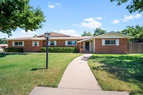 Photo 2 — 1720 Canyon Street, Plainview, TX 79072