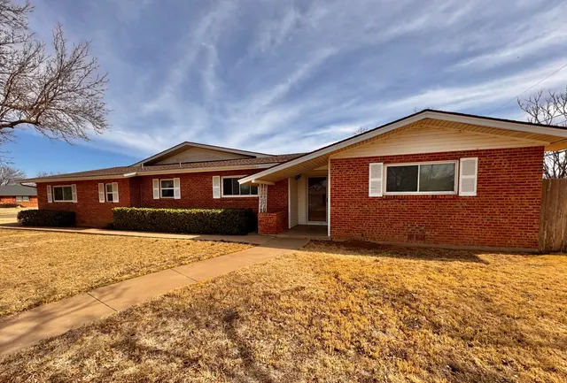 Photo 3 — 1720 Canyon Street, Plainview, TX 79072