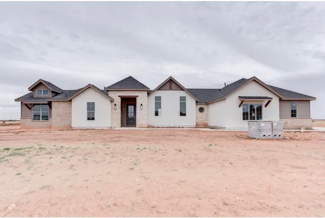 Photo 2 — 2103 County Rd 7820, Lubbock, TX 79423