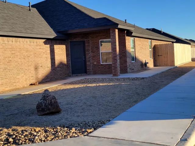 Photo 2 — 1402 16th Street B, Shallowater, TX 79363