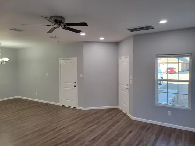 Photo 3 — 1402 16th Street B, Shallowater, TX 79363