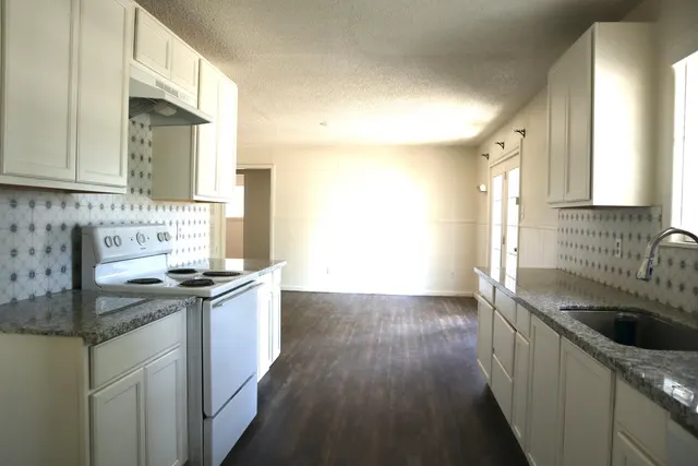 Photo 4 — 6208 Avenue U, Lubbock, TX 79412