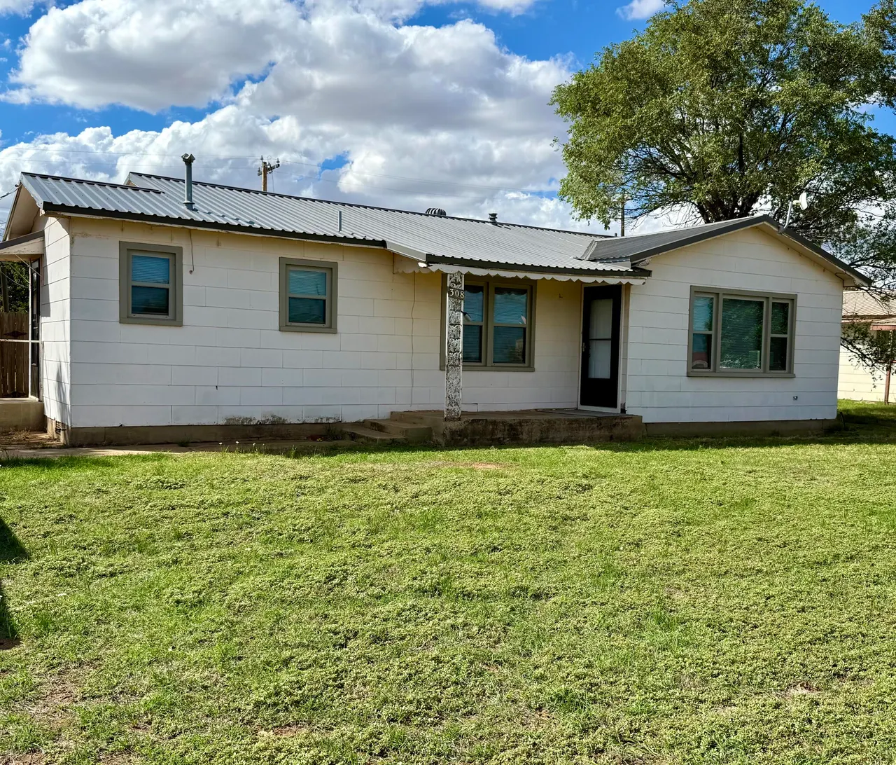 Front exterior — 308 S Ayrshire Avenue, Crosbyton, TX 79322