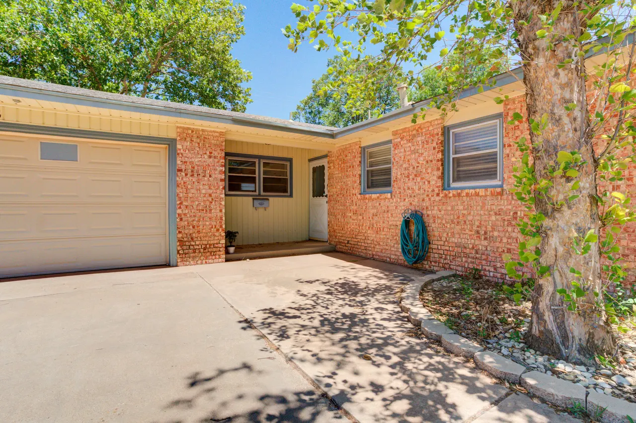 Photo 2 — 4202 52nd Street, Lubbock, TX 79413
