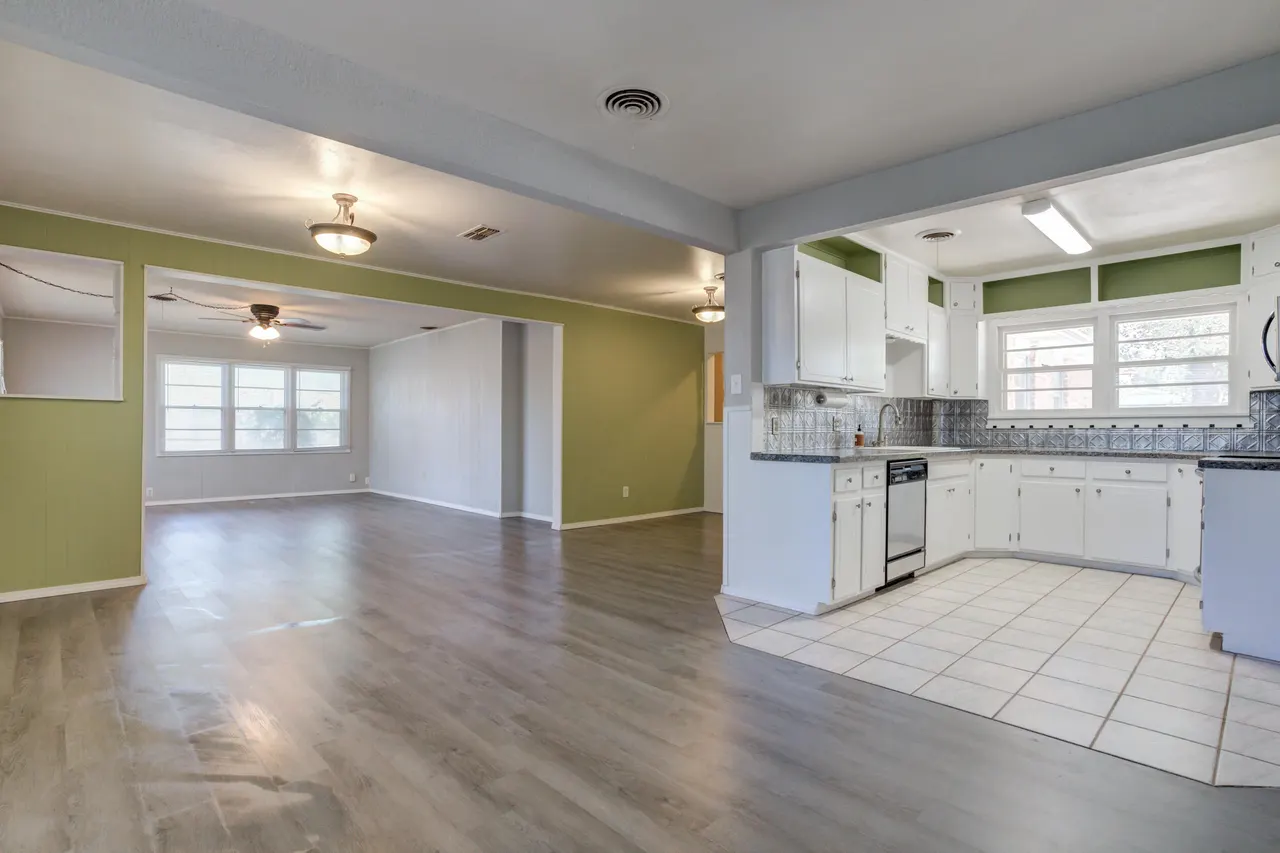 Photo 10 — 4202 52nd Street, Lubbock, TX 79413