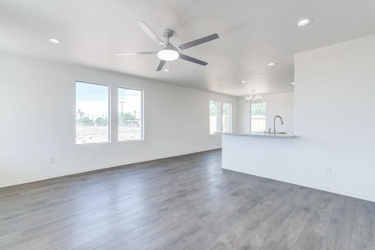 Photo 2 — 923 E Fordham Street, Lubbock, TX 79403