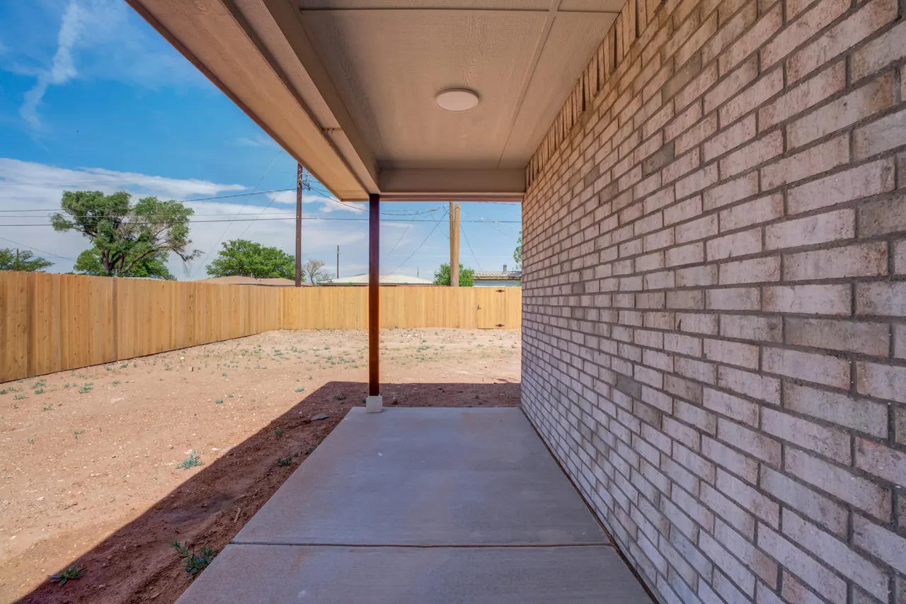 Photo 5 — 923 E Fordham Street, Lubbock, TX 79403