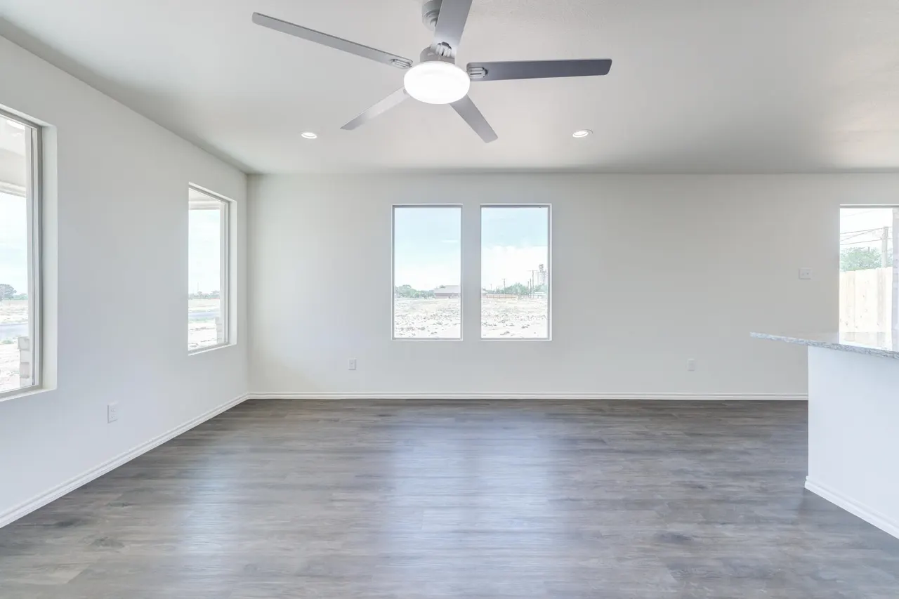 Photo 8 — 923 E Fordham Street, Lubbock, TX 79403