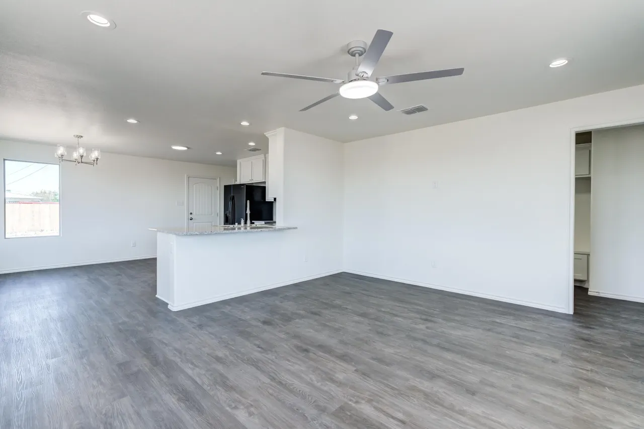 Photo 12 — 923 E Fordham Street, Lubbock, TX 79403