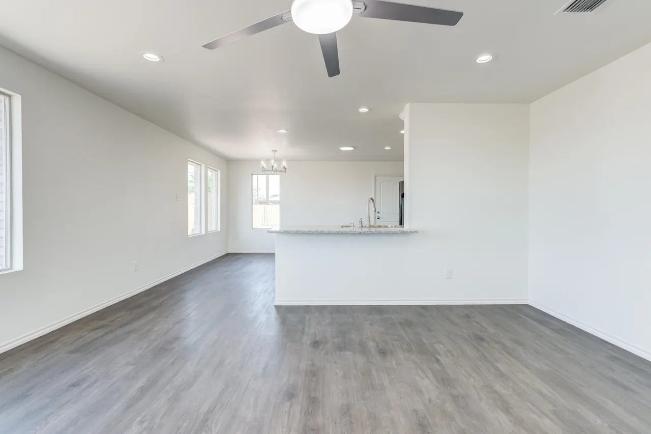Photo 13 — 923 E Fordham Street, Lubbock, TX 79403