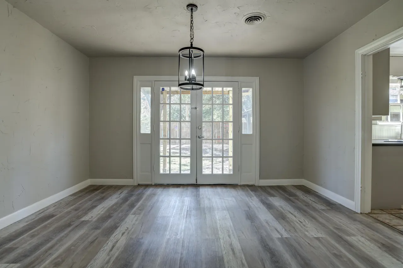 Photo 12 — 1707 31st Street, Lubbock, TX 79411