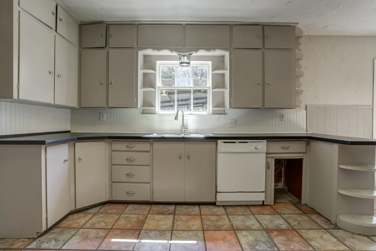 Photo 6 — 1707 31st Street, Lubbock, TX 79411