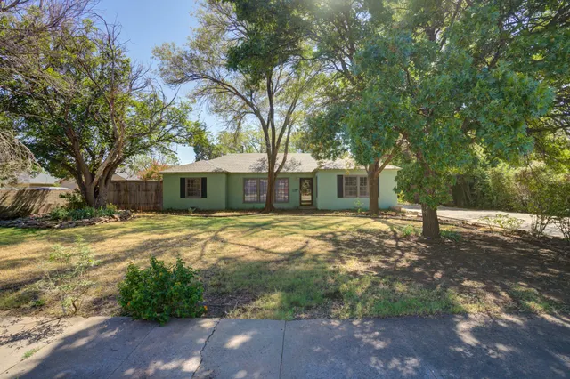 Photo 2 — 1707 31st Street, Lubbock, TX 79411