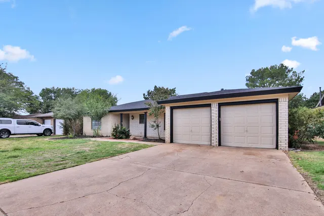 Photo 3 — 8012 Richmond Avenue, Lubbock, TX 79424