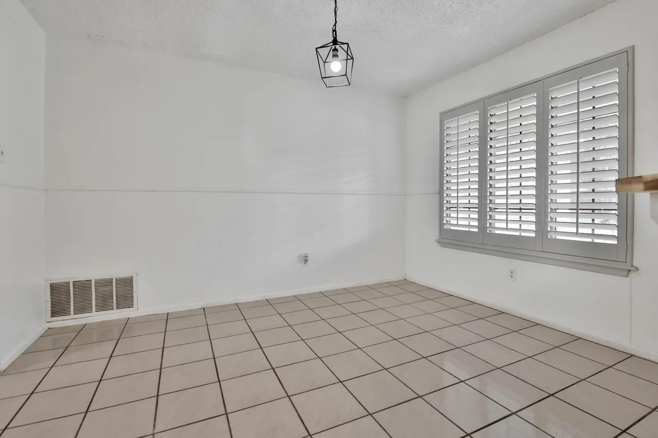 Photo 9 — 8012 Richmond Avenue, Lubbock, TX 79424