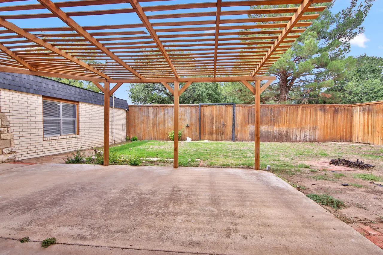Photo 34 — 8012 Richmond Avenue, Lubbock, TX 79424