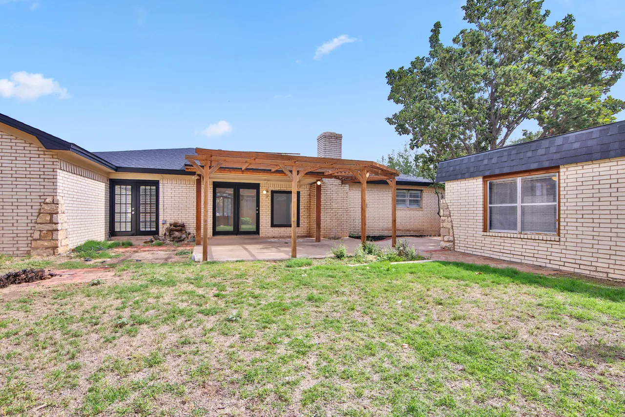 Photo 35 — 8012 Richmond Avenue, Lubbock, TX 79424