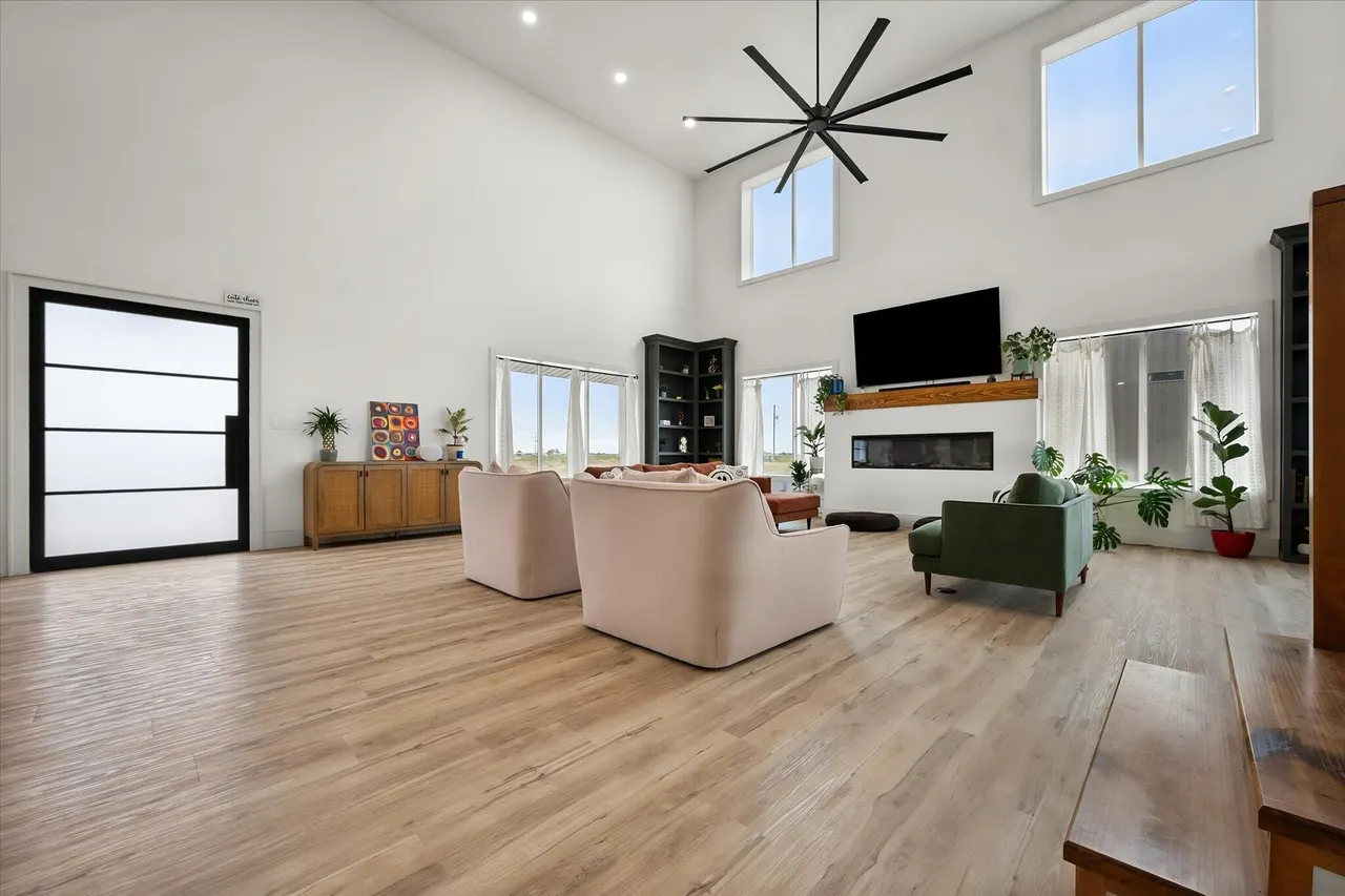 Photo 8 — 6864 Filly Road, Lubbock, TX 79407