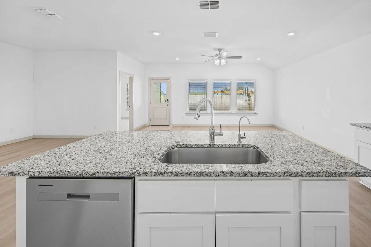 Photo 6 — 7804 92nd Street, Lubbock, TX 79424