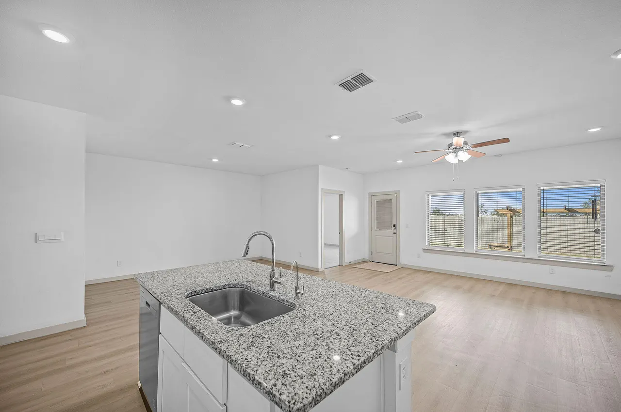 Photo 7 — 7804 92nd Street, Lubbock, TX 79424