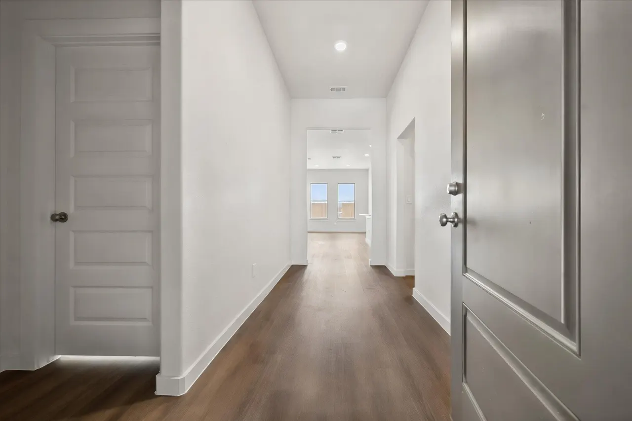 Photo 3 — 709 E 21st Street, Wolfforth, TX 79382