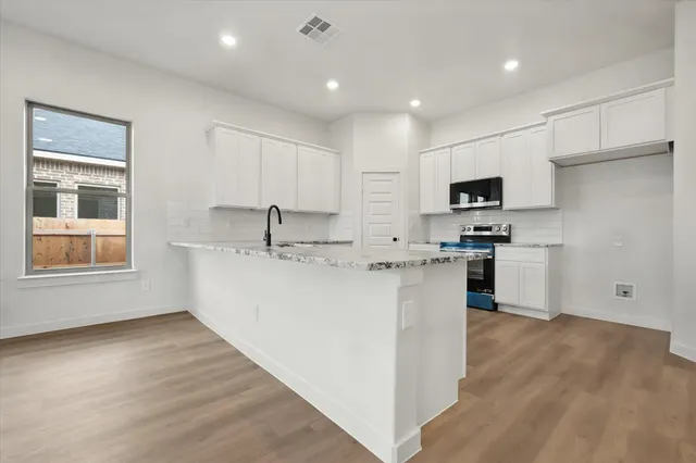 Photo 5 — 904 E 34th Street, Wolfforth, TX 79382