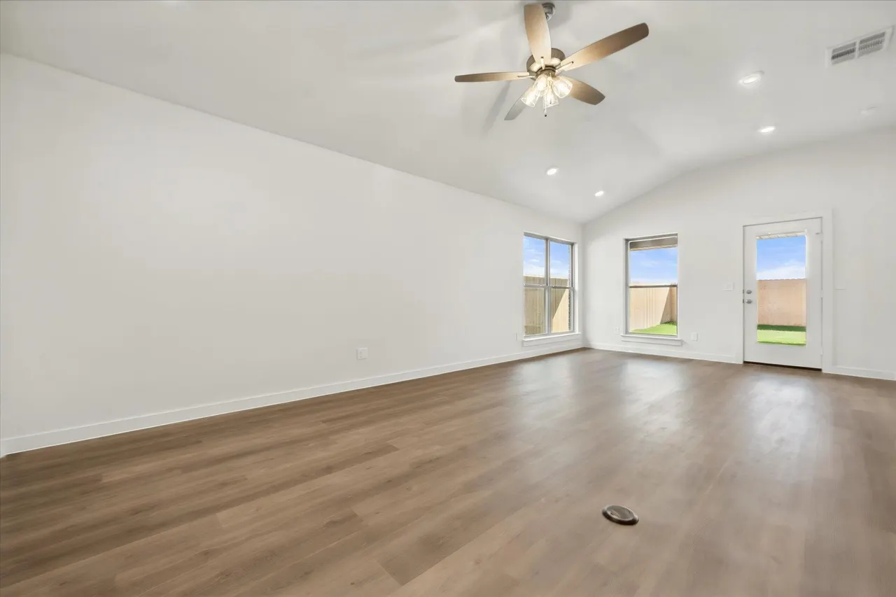 Photo 6 — 803 E 21st Street, Wolfforth, TX 79382