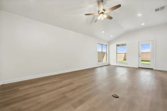 Photo 6 — 803 E 21st Street, Wolfforth, TX 79382