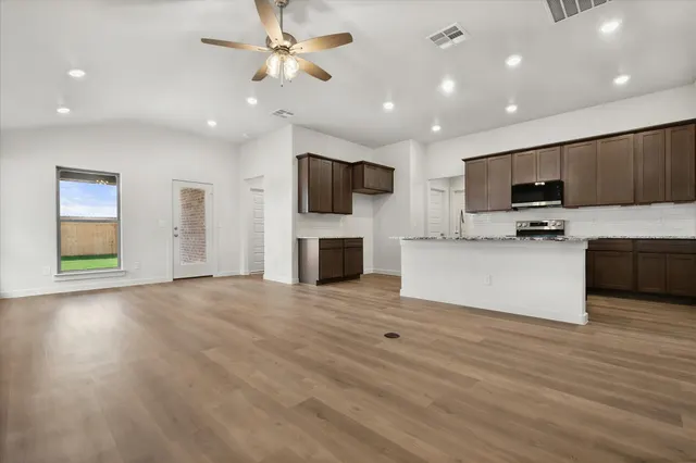 Photo 7 — 803 E 21st Street, Wolfforth, TX 79382