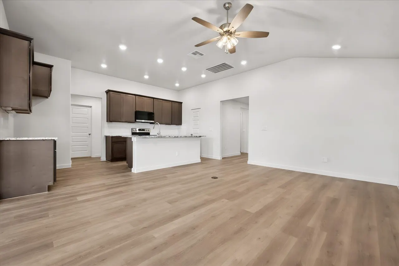 Photo 8 — 803 E 21st Street, Wolfforth, TX 79382