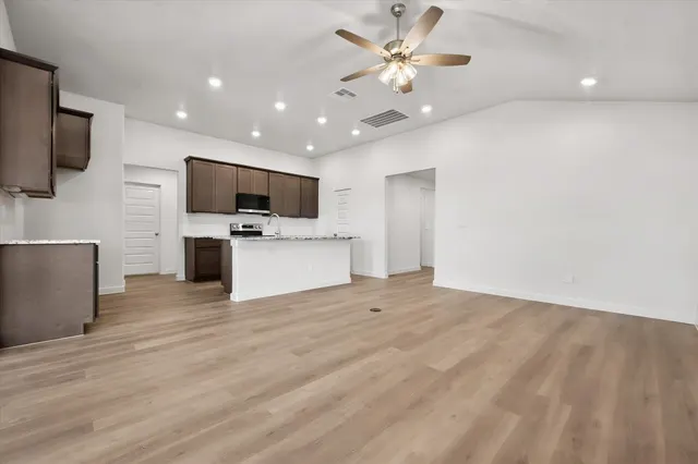 Photo 8 — 803 E 21st Street, Wolfforth, TX 79382