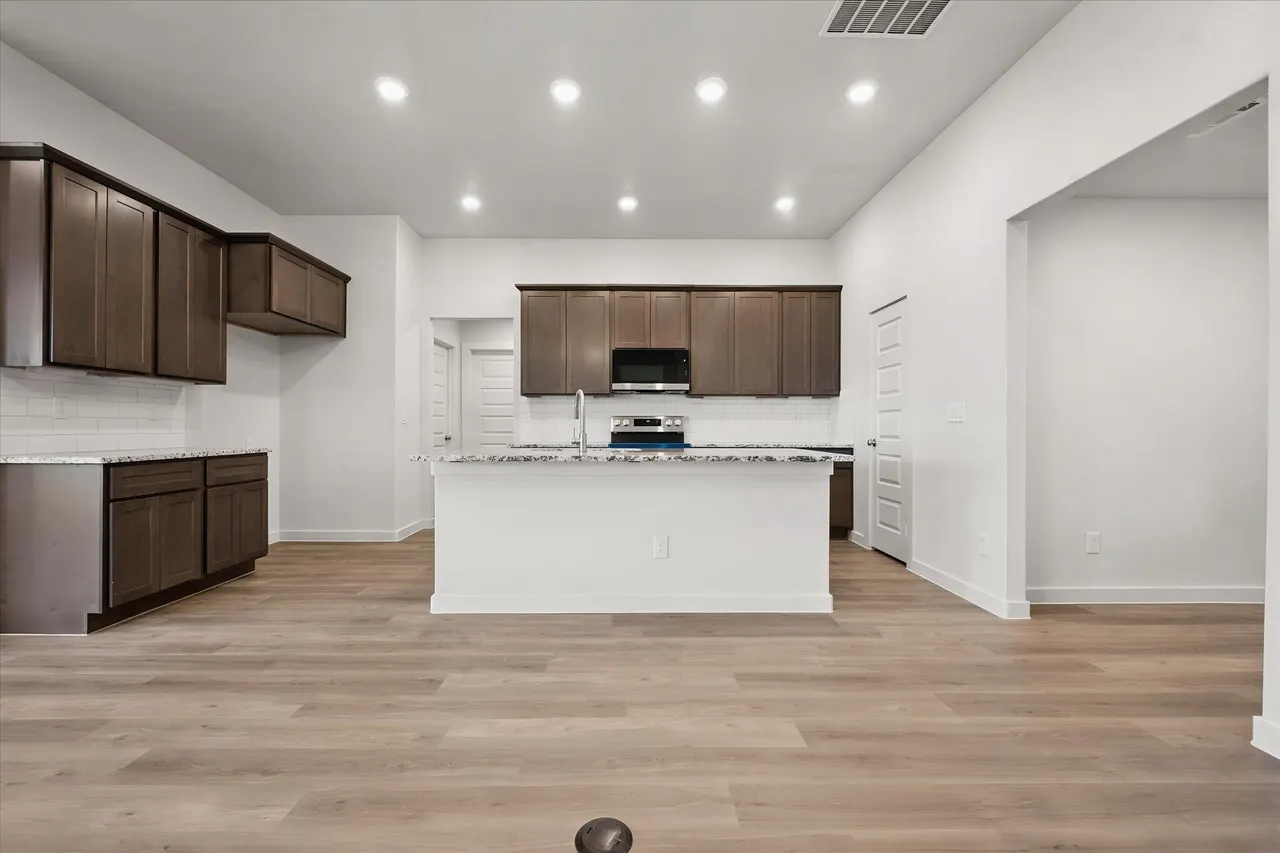 Photo 11 — 803 E 21st Street, Wolfforth, TX 79382