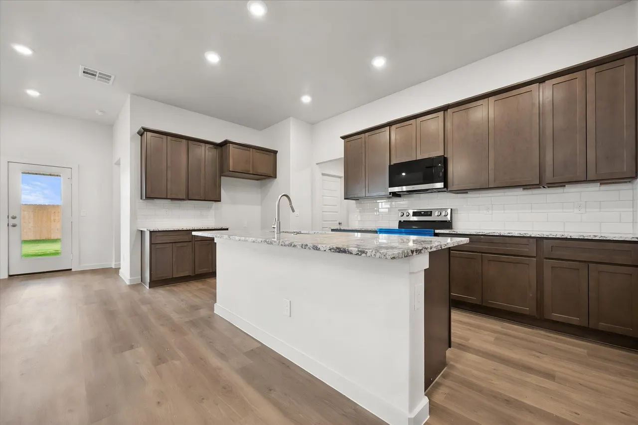 Photo 12 — 803 E 21st Street, Wolfforth, TX 79382