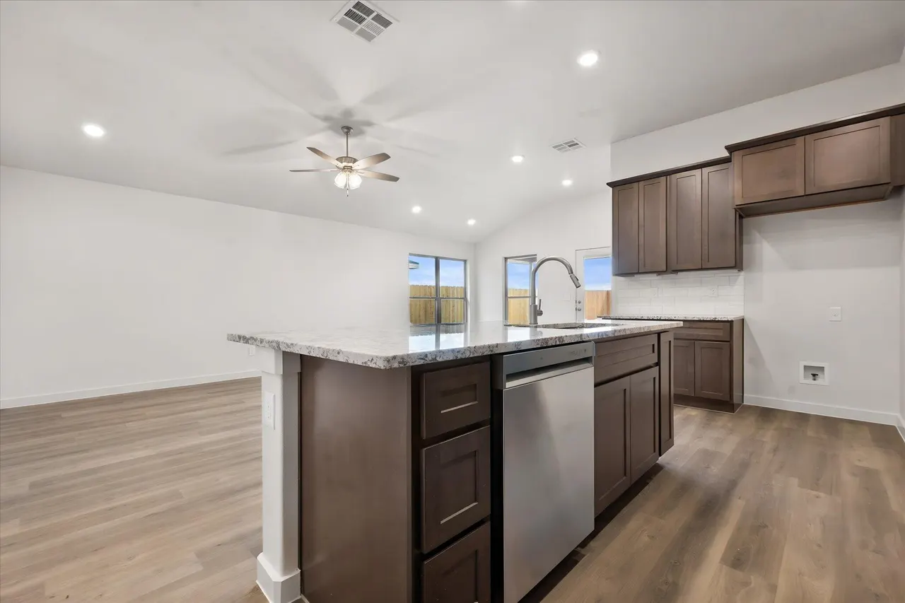 Photo 13 — 803 E 21st Street, Wolfforth, TX 79382
