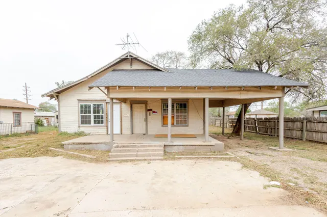 Front exterior — 1916 Avenue O, Lubbock, TX 79411