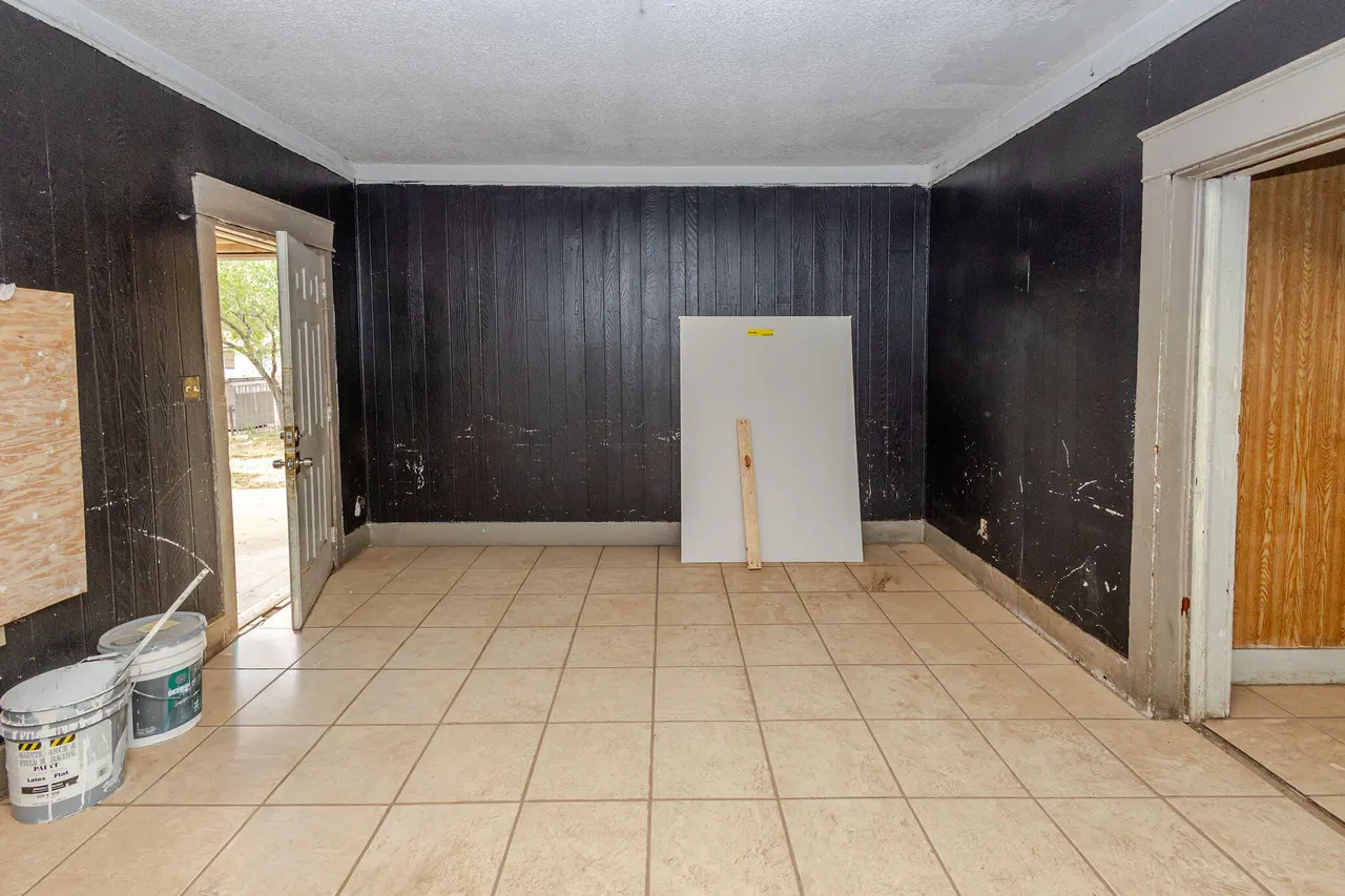 Photo 11 — 1916 Avenue O, Lubbock, TX 79411
