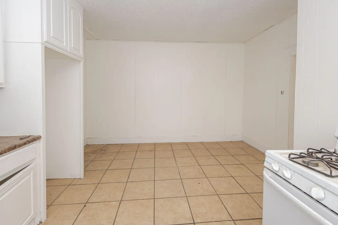 Photo 3 — 1916 Avenue O, Lubbock, TX 79411