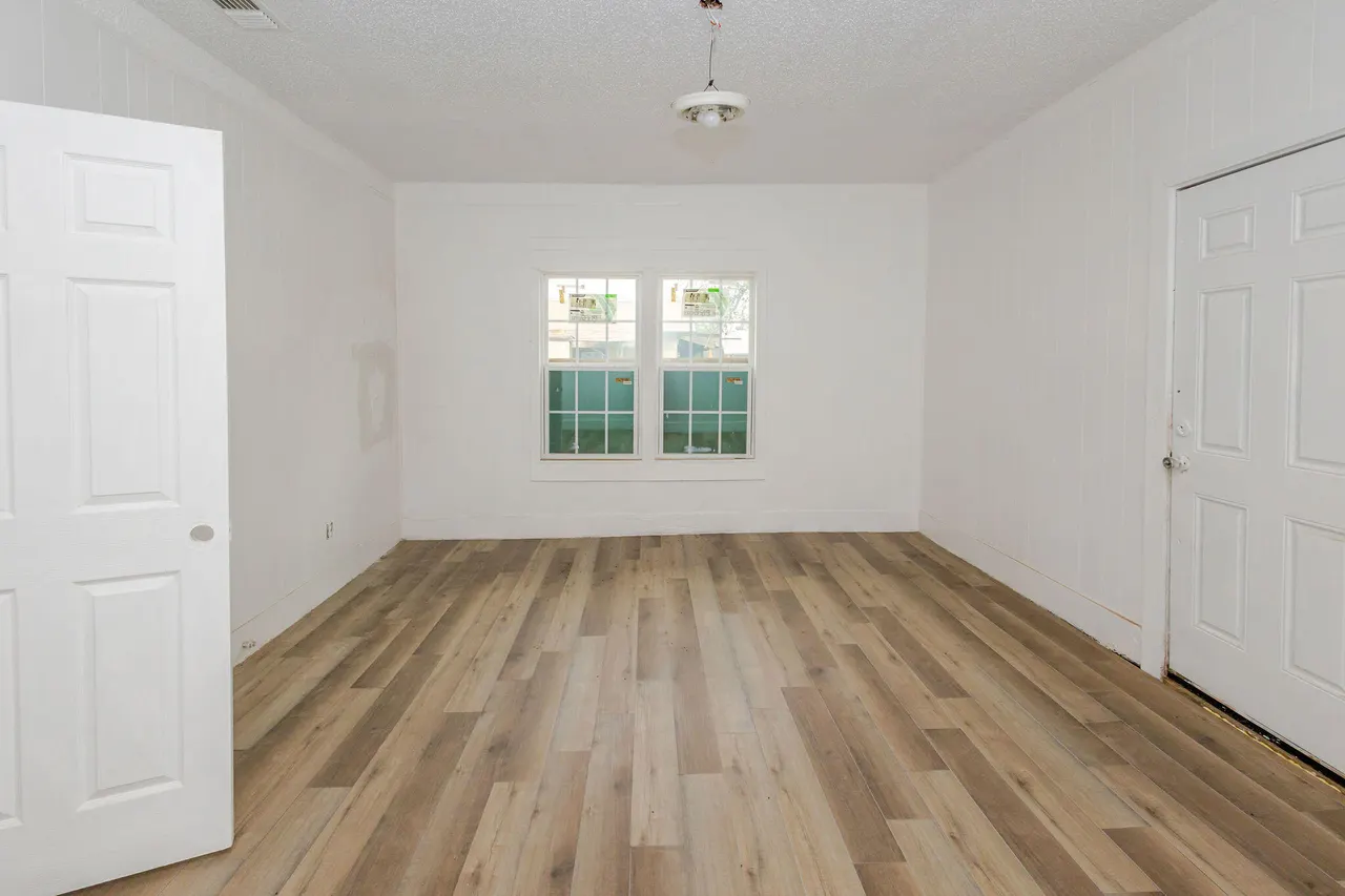 Photo 4 — 1916 Avenue O, Lubbock, TX 79411