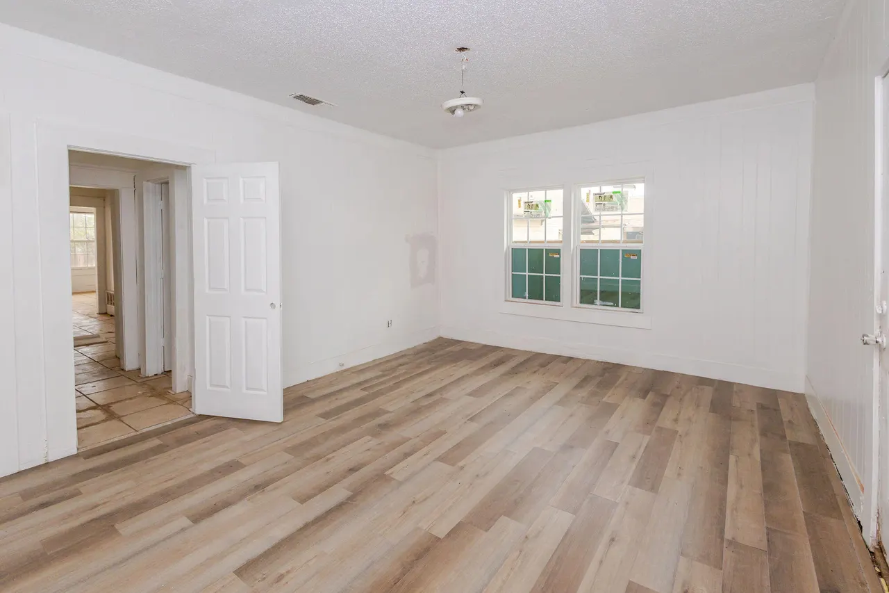 Photo 5 — 1916 Avenue O, Lubbock, TX 79411