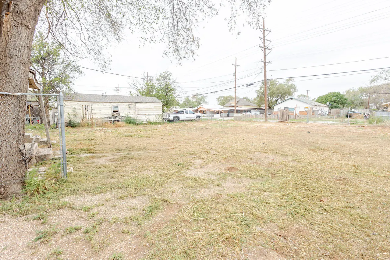 Photo 15 — 1916 Avenue O, Lubbock, TX 79411