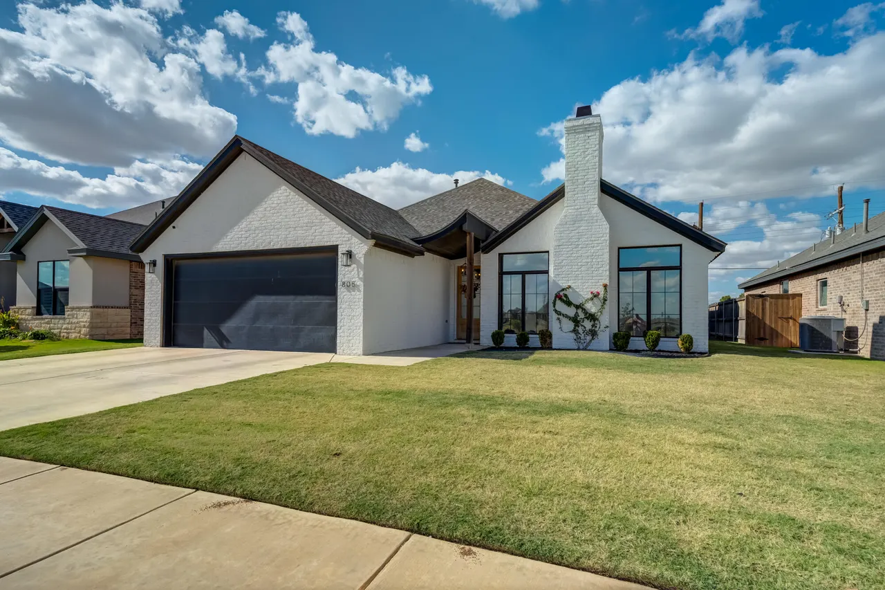 Photo 2 — 805 N 6th Circle, Wolfforth, TX 79382